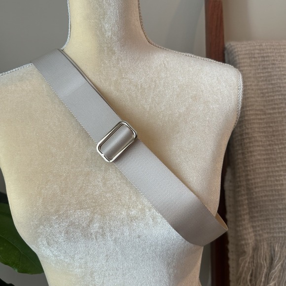 New Boule Belt Bag Crossbody Womens‎ Brown Gold Hardware - Picture 7 of 7